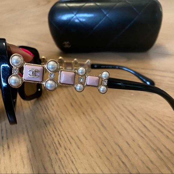 ❤️ Authentic Chanel limited edition Sunglasses with pink stones and pearls - Picture 5 of 10